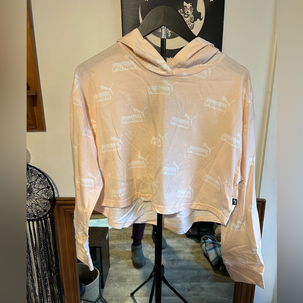 Puma Light Pink Graphic Long sleeve cropped Hooded Tee, NWT! Size Small.